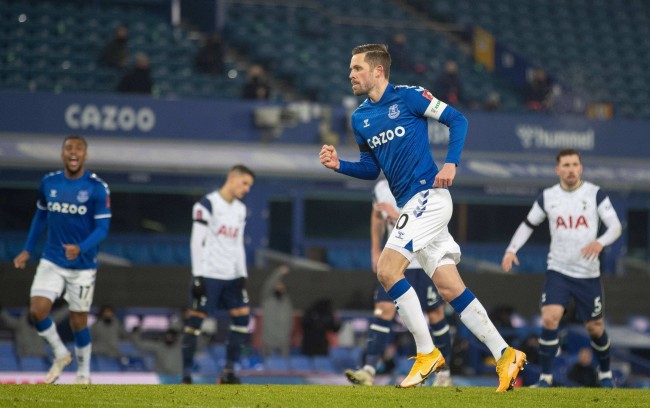 这背后又隐 这背后又隐